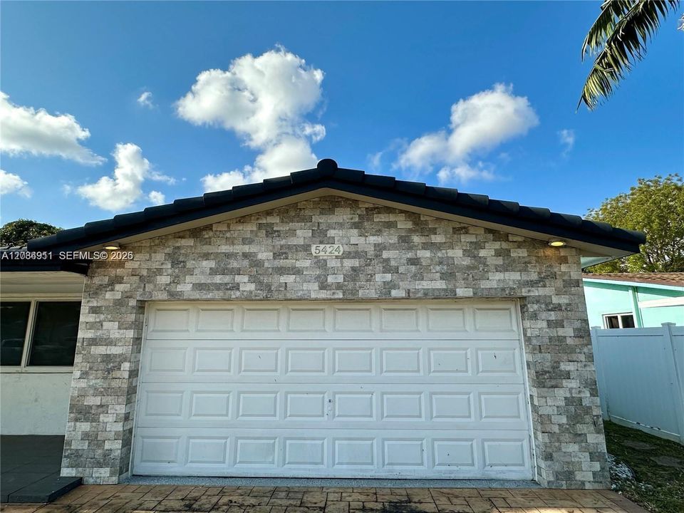 For Rent: $5,500 (3 beds, 2 baths, 1662 Square Feet)