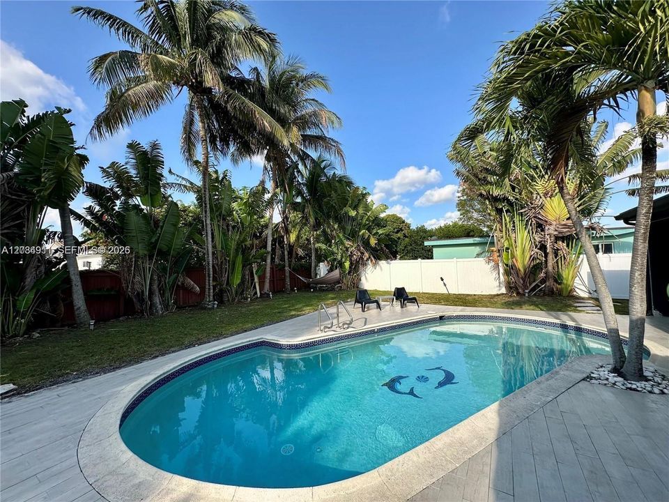 For Rent: $5,500 (3 beds, 2 baths, 1662 Square Feet)