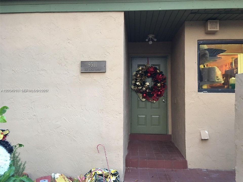 For Rent: $2,400 (2 beds, 2 baths, 1080 Square Feet)