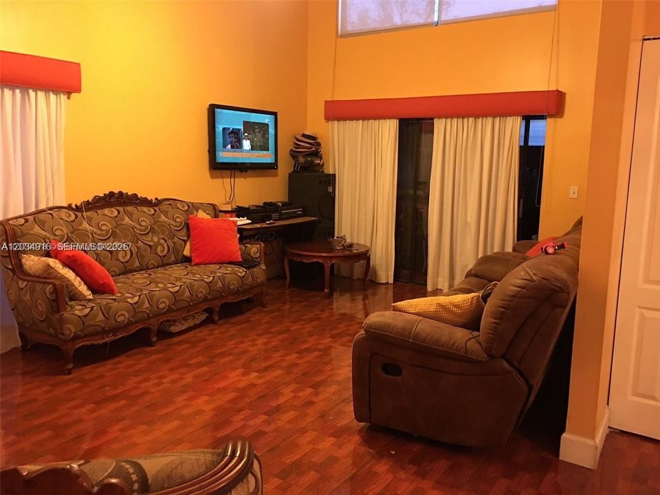 For Rent: $2,400 (2 beds, 2 baths, 1080 Square Feet)