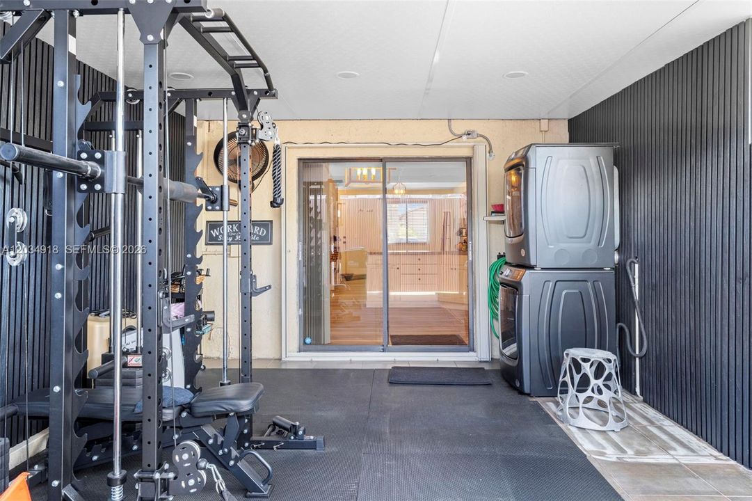 For Sale: $429,900 (3 beds, 1 baths, 987 Square Feet)
