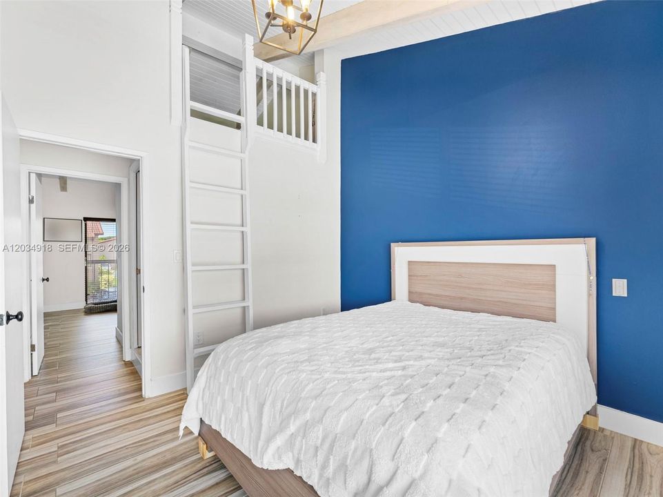 For Sale: $429,900 (3 beds, 1 baths, 987 Square Feet)