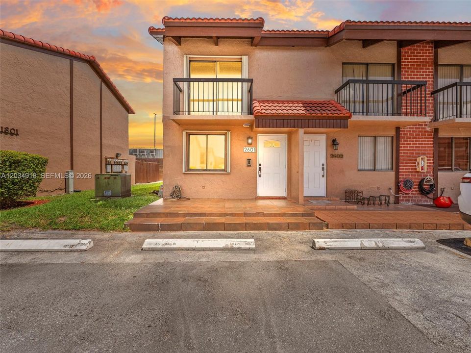 For Sale: $429,900 (3 beds, 1 baths, 987 Square Feet)