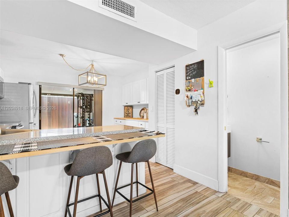 For Sale: $429,900 (3 beds, 1 baths, 987 Square Feet)