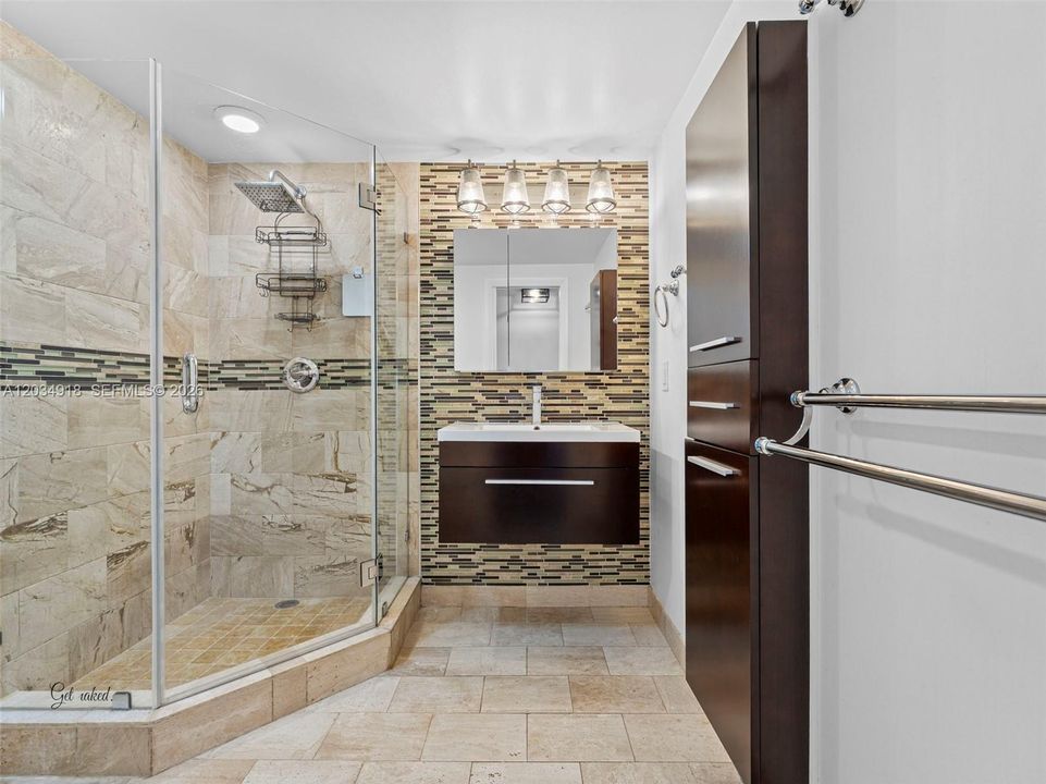 For Sale: $429,900 (3 beds, 1 baths, 987 Square Feet)