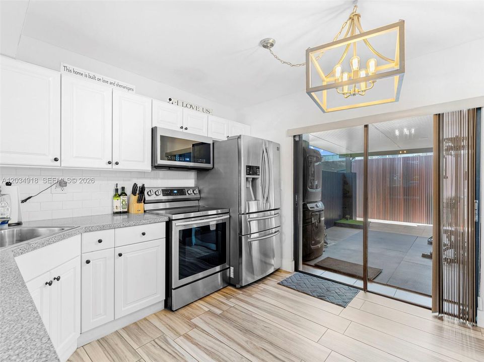 For Sale: $429,900 (3 beds, 1 baths, 987 Square Feet)