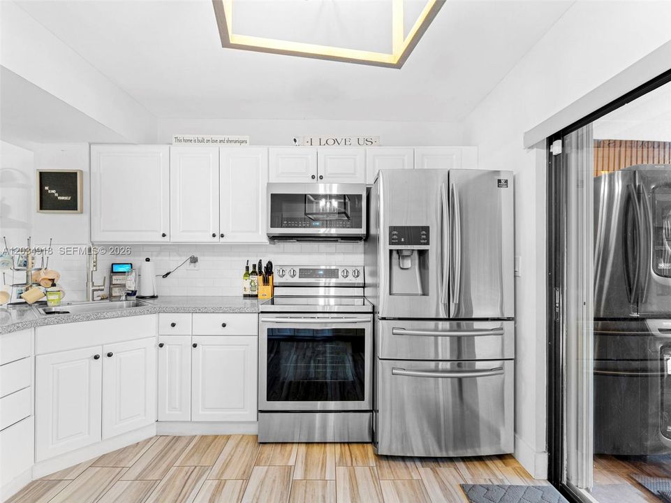 For Sale: $429,900 (3 beds, 1 baths, 987 Square Feet)