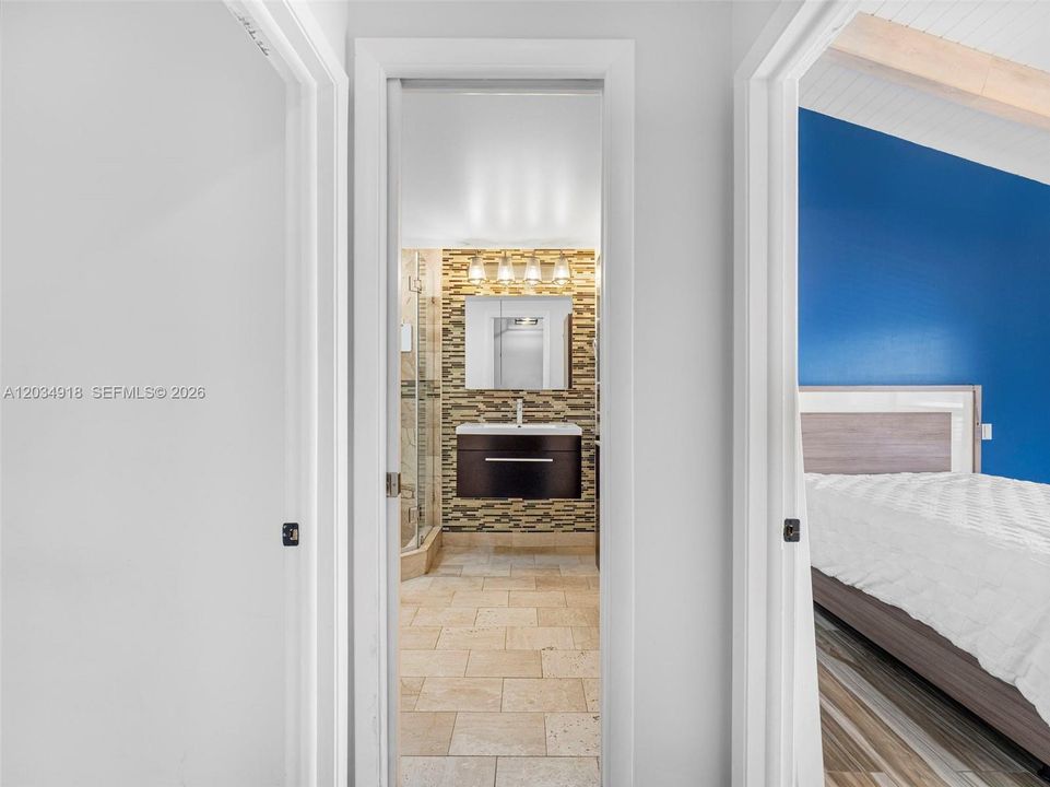 For Sale: $429,900 (3 beds, 1 baths, 987 Square Feet)