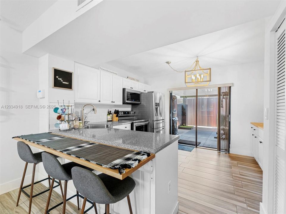 For Sale: $429,900 (3 beds, 1 baths, 987 Square Feet)
