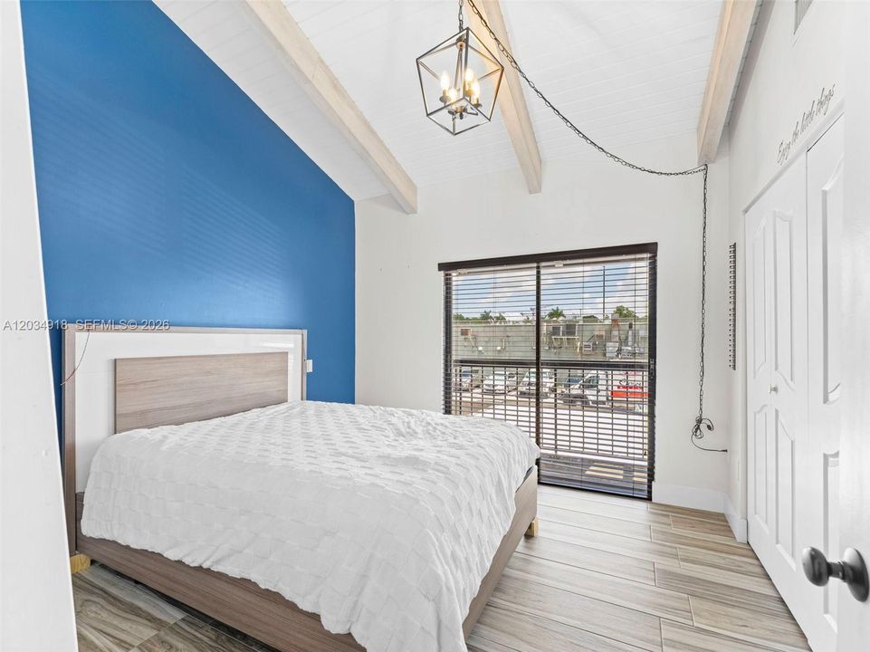 For Sale: $429,900 (3 beds, 1 baths, 987 Square Feet)