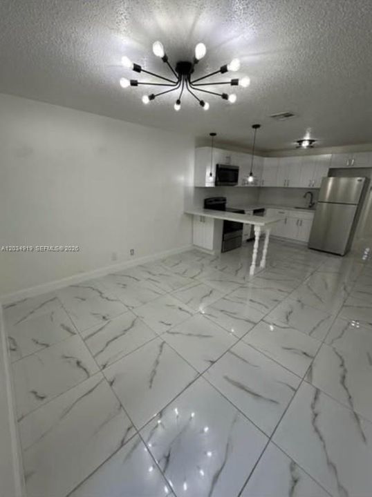 For Rent: $1,875 (1 beds, 1 baths, 3754 Square Feet)