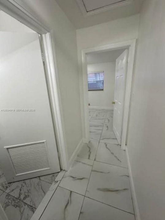 For Rent: $1,875 (1 beds, 1 baths, 3754 Square Feet)