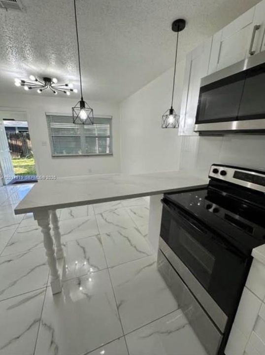 For Rent: $1,875 (1 beds, 1 baths, 3754 Square Feet)