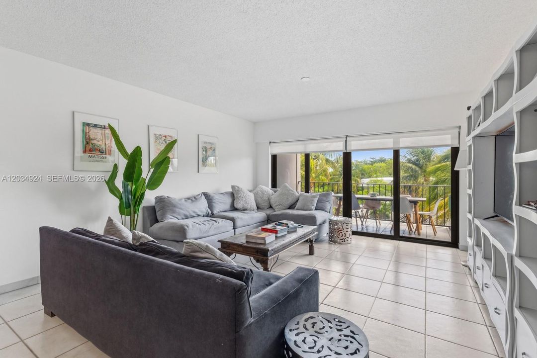 For Rent: $6,000 (3 beds, 2 baths, 1700 Square Feet)