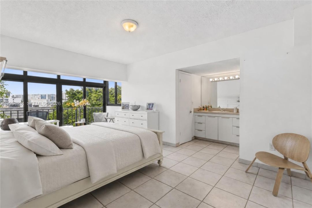 For Rent: $6,000 (3 beds, 2 baths, 1700 Square Feet)