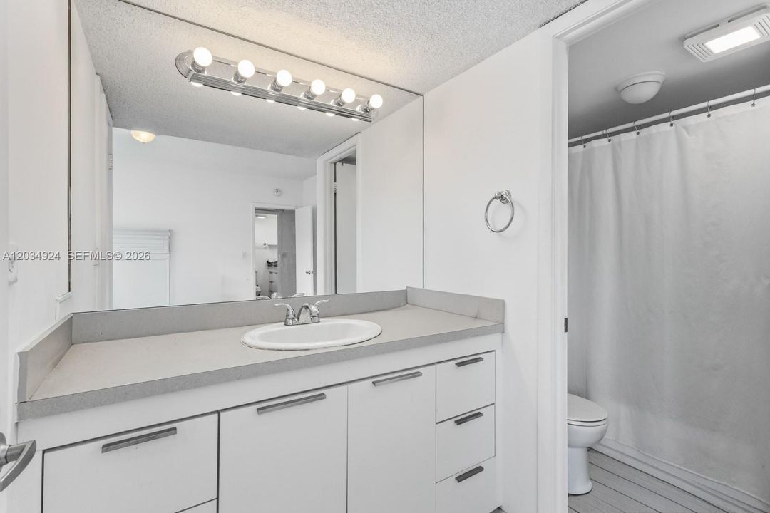 For Rent: $6,000 (3 beds, 2 baths, 1700 Square Feet)