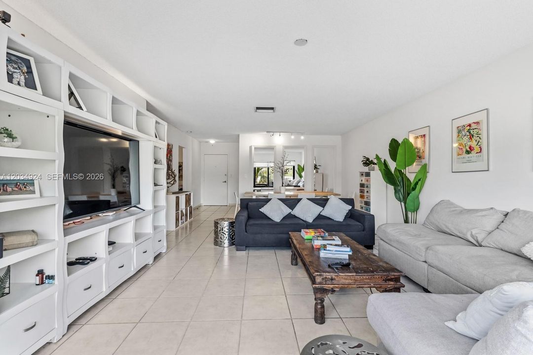 For Rent: $6,000 (3 beds, 2 baths, 1700 Square Feet)