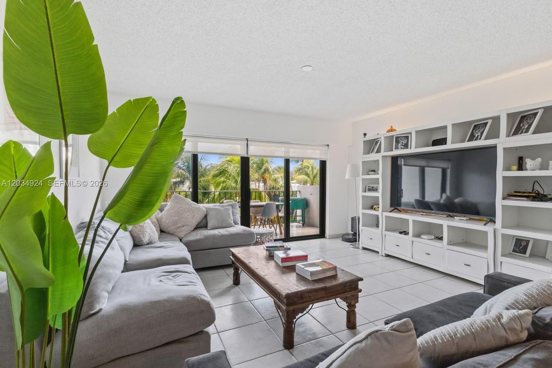 For Rent: $6,000 (3 beds, 2 baths, 1700 Square Feet)