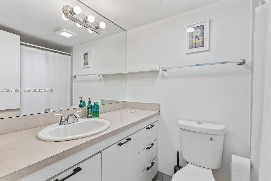 For Rent: $6,000 (3 beds, 2 baths, 1700 Square Feet)