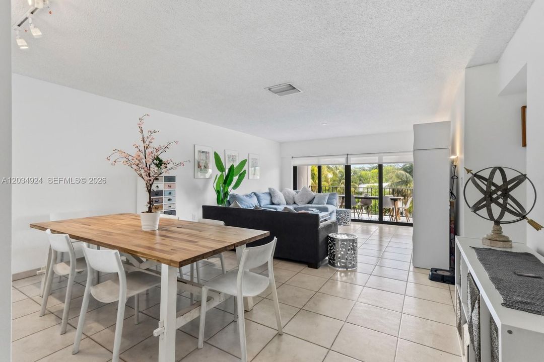 For Rent: $6,000 (3 beds, 2 baths, 1700 Square Feet)