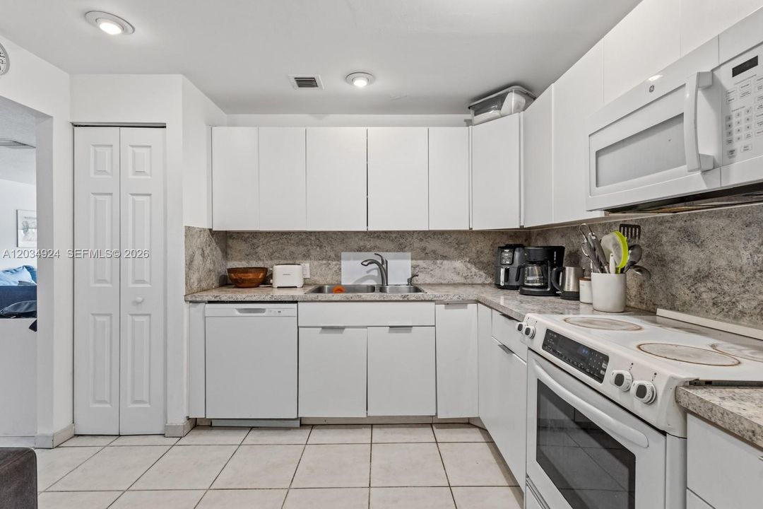 For Rent: $6,000 (3 beds, 2 baths, 1700 Square Feet)