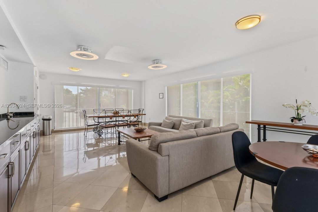 For Rent: $6,000 (3 beds, 2 baths, 1700 Square Feet)