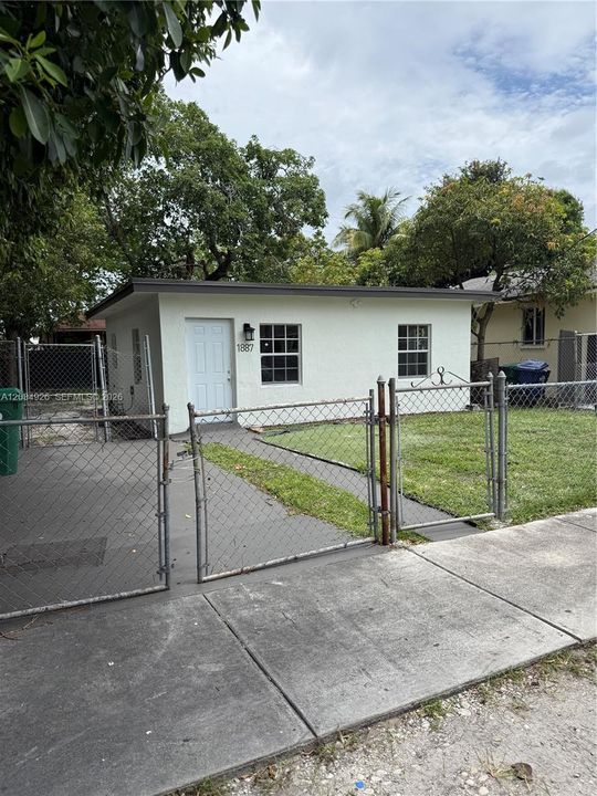 For Sale: $338,000 (2 beds, 1 baths, 625 Square Feet)