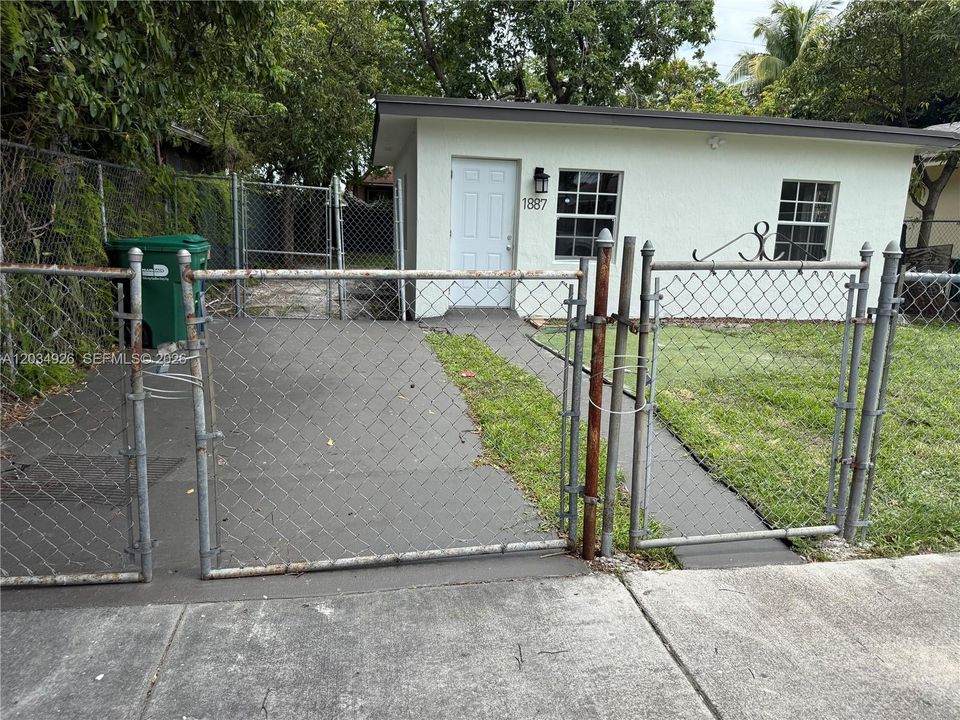 For Sale: $338,000 (2 beds, 1 baths, 625 Square Feet)
