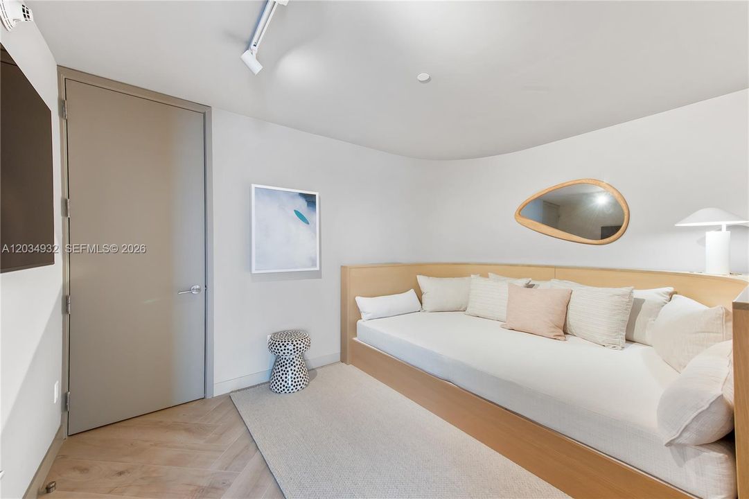 For Sale: $2,950,000 (1 beds, 1 baths, 1151 Square Feet)