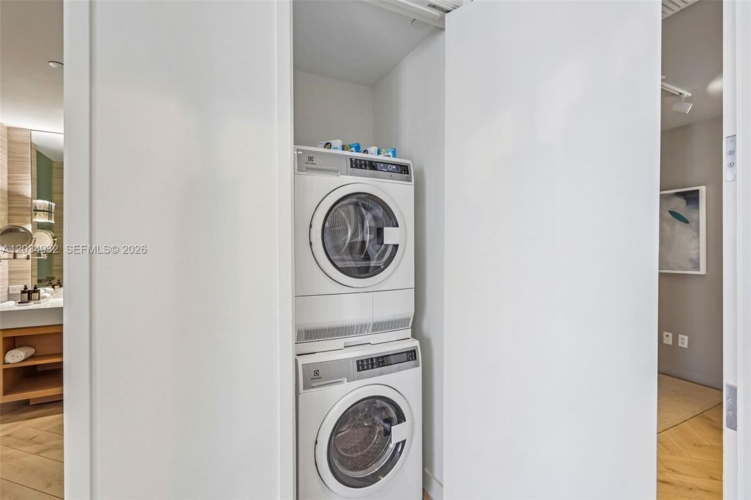 На продажу: $2,950,000 (1 спален, 1 ванн, 1151 Квадратных фут)