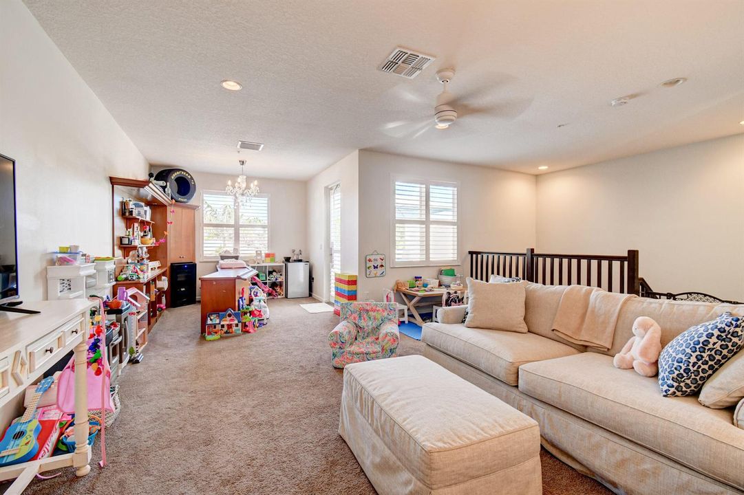 3RD FLOOR LOFT