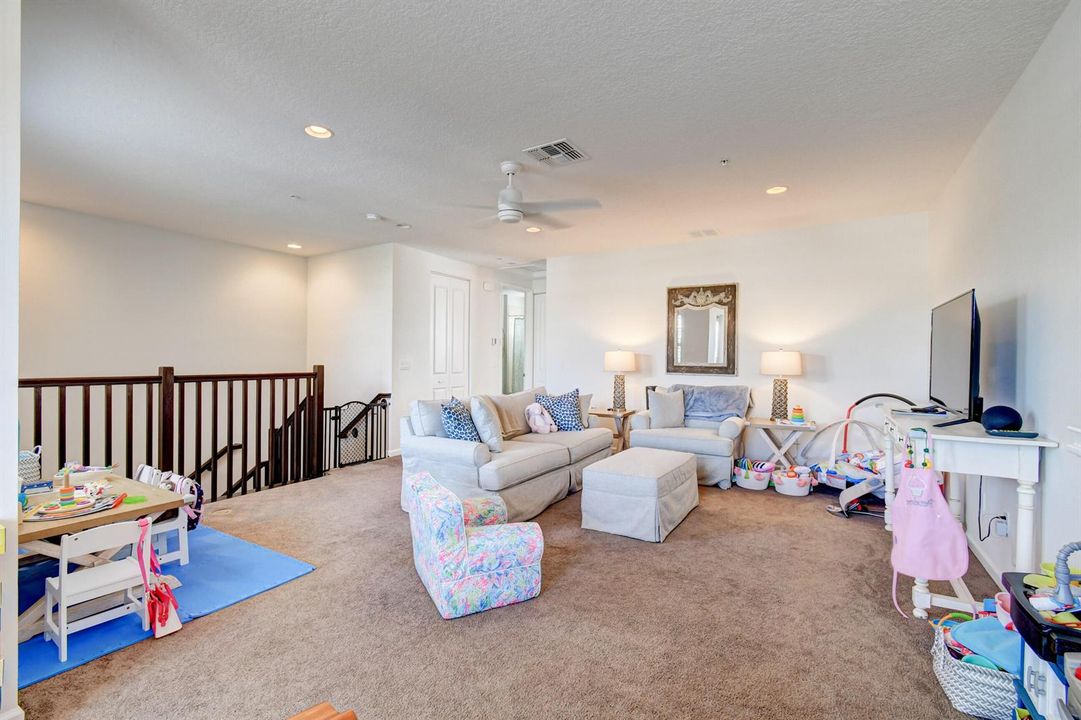 3RD FLOOR LOFT