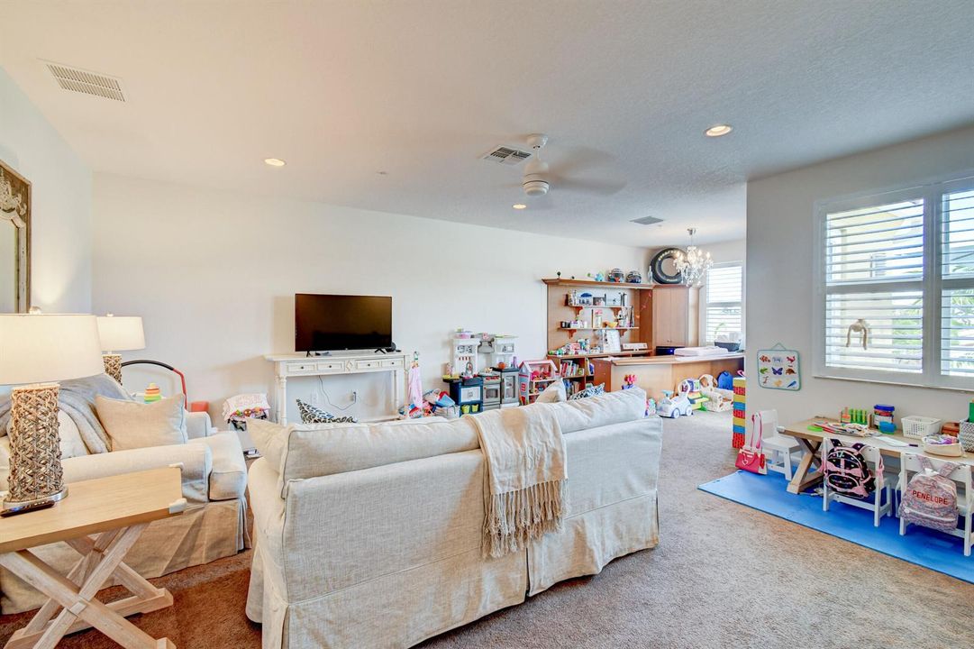 3RD FLOOR LOFT