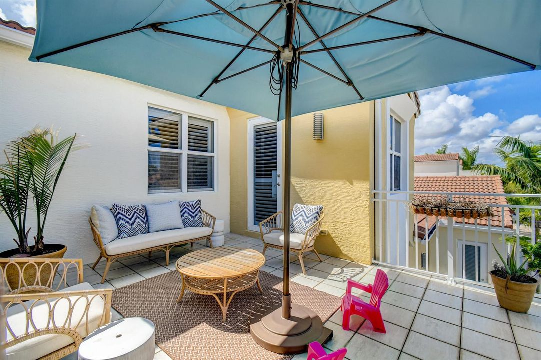 ROOFTOP BALCONY
