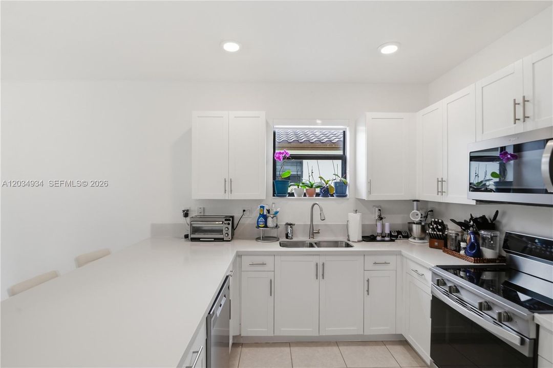 For Sale: $615,000 (3 beds, 3 baths, 1901 Square Feet)