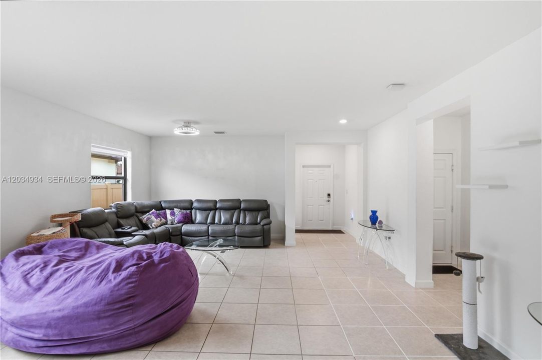 For Sale: $615,000 (3 beds, 3 baths, 1901 Square Feet)