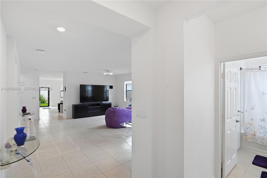For Sale: $615,000 (3 beds, 3 baths, 1901 Square Feet)