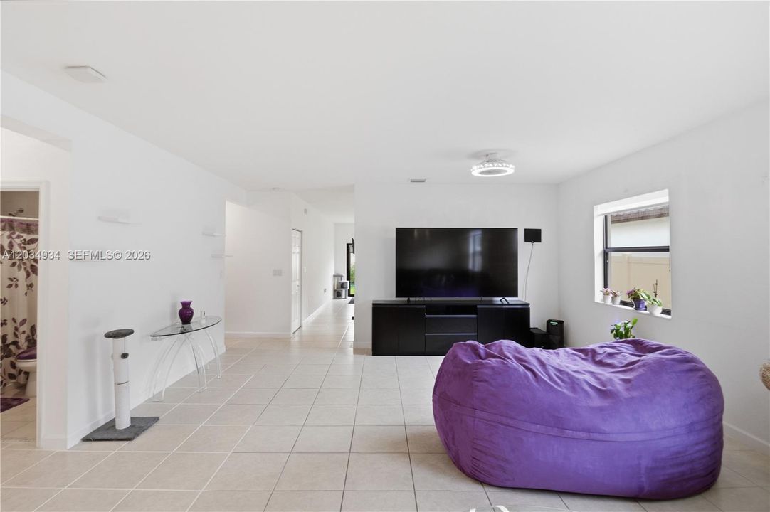 For Sale: $615,000 (3 beds, 3 baths, 1901 Square Feet)