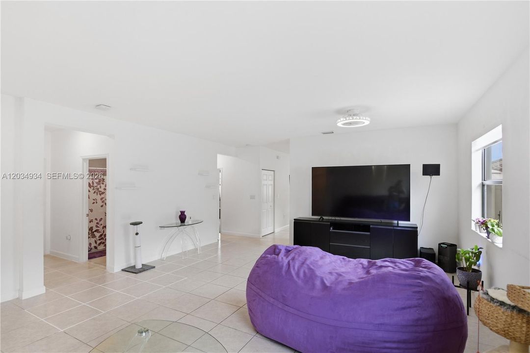 For Sale: $615,000 (3 beds, 3 baths, 1901 Square Feet)