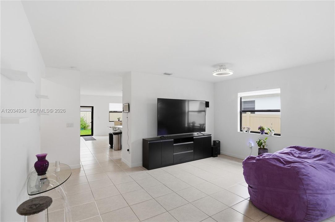 For Sale: $615,000 (3 beds, 3 baths, 1901 Square Feet)