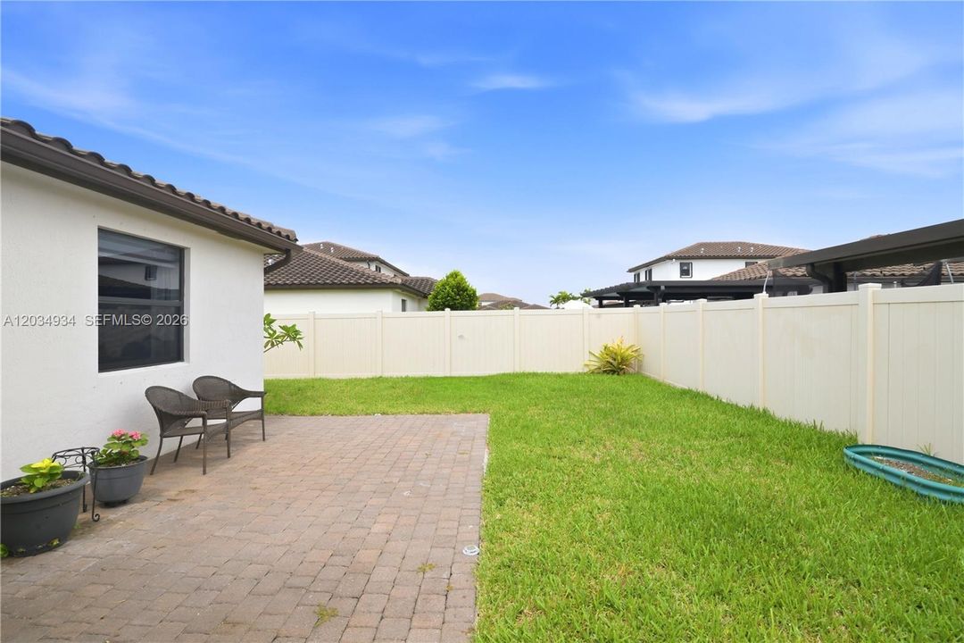 For Sale: $615,000 (3 beds, 3 baths, 1901 Square Feet)