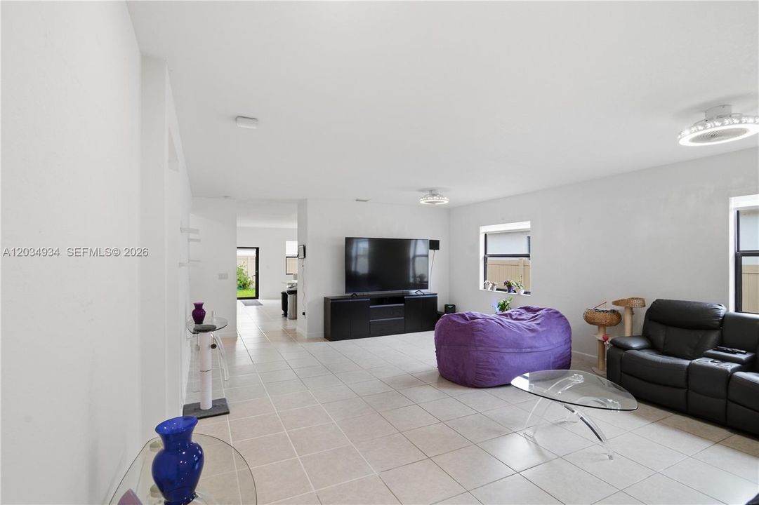 For Sale: $615,000 (3 beds, 3 baths, 1901 Square Feet)