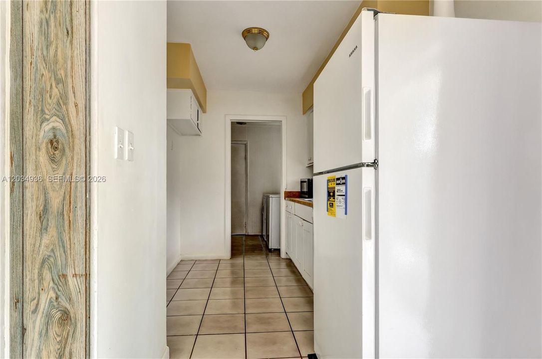 For Sale: $350,000 (3 beds, 2 baths, 1073 Square Feet)