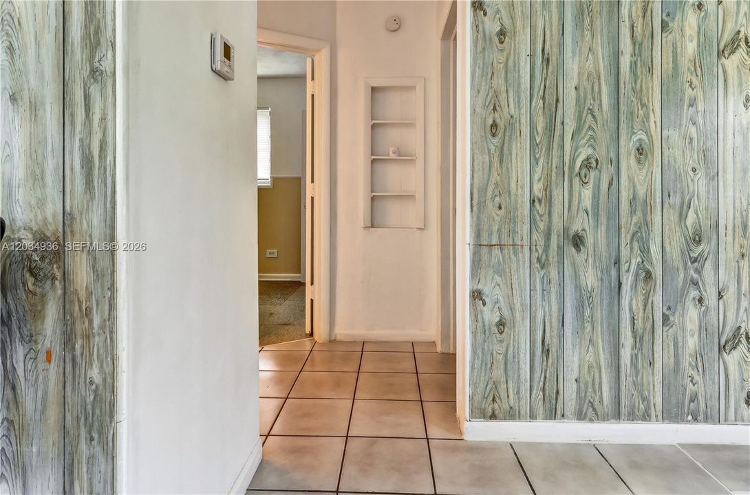 For Sale: $350,000 (3 beds, 2 baths, 1073 Square Feet)
