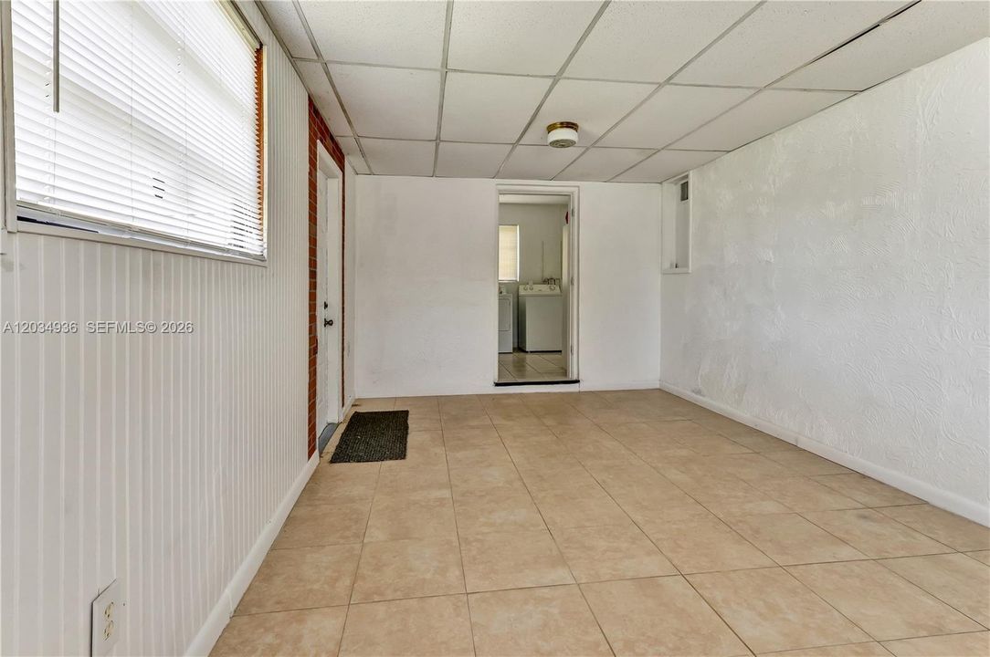 For Sale: $350,000 (3 beds, 2 baths, 1073 Square Feet)