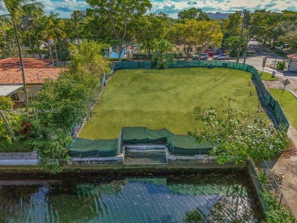 En Venta: $2,190,000 (0.23 acres)