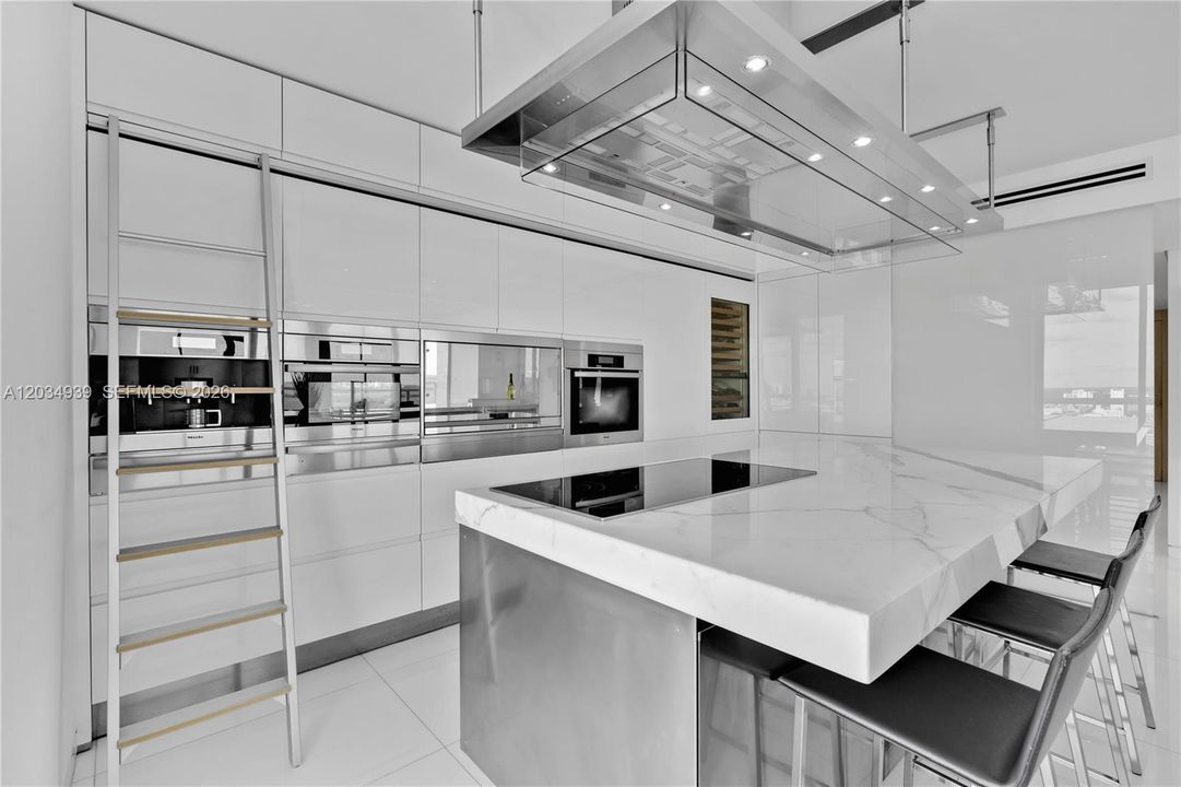 For Rent: $39,200 (3 beds, 3 baths, 4750 Square Feet)