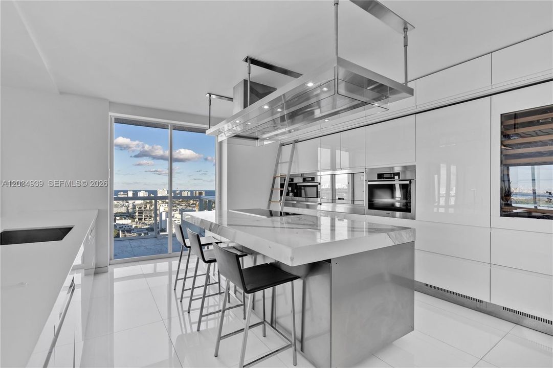 For Rent: $39,200 (3 beds, 3 baths, 4750 Square Feet)