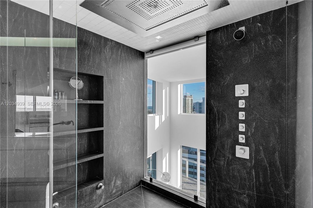 For Rent: $39,200 (3 beds, 3 baths, 4750 Square Feet)