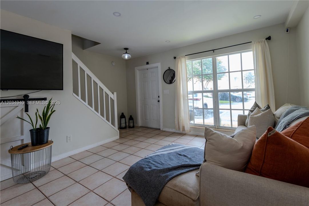 For Sale: $369,990 (2 beds, 1 baths, 1120 Square Feet)